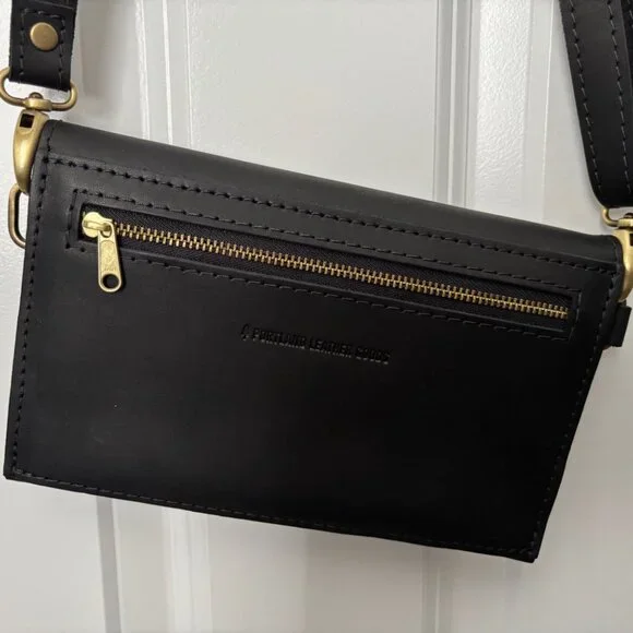 Portland Leather Goods Envelope Convertible Crossbody - NEW! - Picture 4 of 4